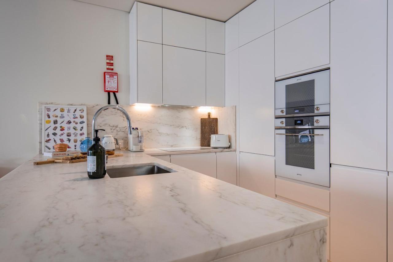 Deluxe 2Bdr Apartment W/ Patio By Lovelystay Lisboa Extérieur photo